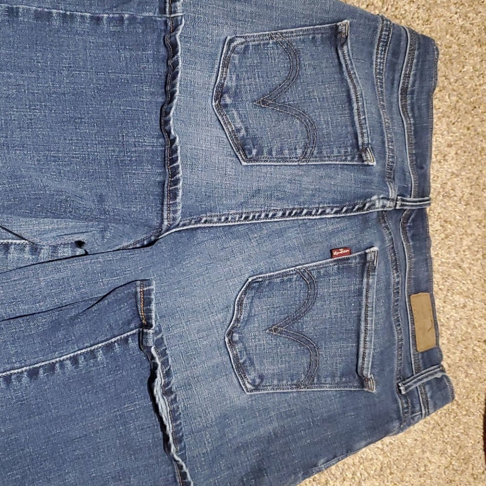 Levis
